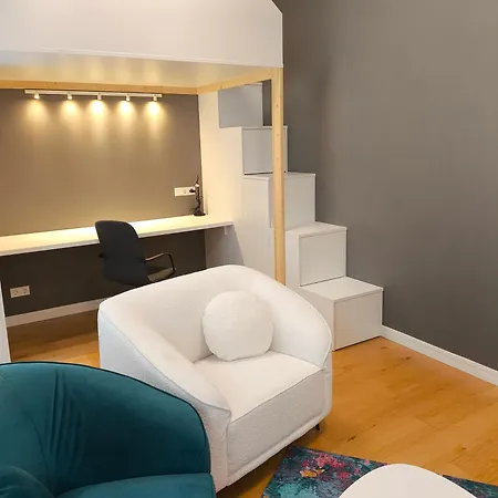 Quiet Loft With Ac Location New リガ
